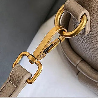 Sac chic avec pendentif lapin, craquant et raffiné