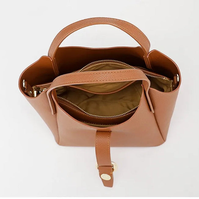 Sac cabas à boucle en cuir au design moderne