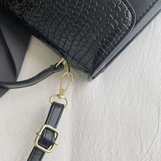 Sac Bandoulière Effet Crocodile avec Fermoir Doré