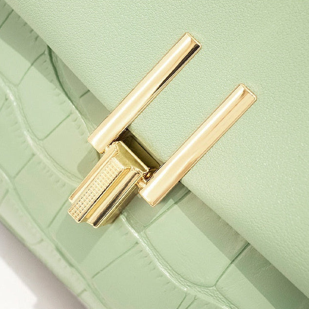 Sac pastel à chaîne dorée, la touche fraîche de votre dressing