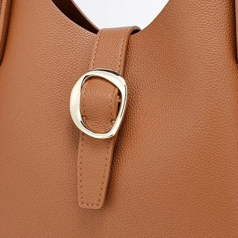 Sac cabas à boucle en cuir au design moderne
