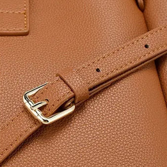 Sac cabas à boucle en cuir au design moderne
