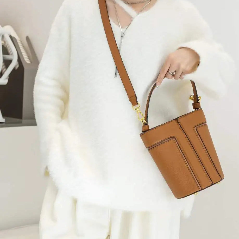 Sac seau aux lignes modernes