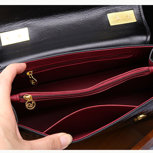 Sac pochette en cuir effet serpent, élégance et raffinement